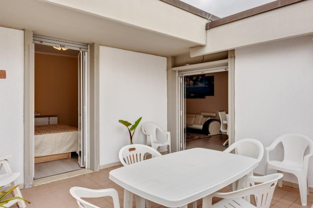 Luni Mare Bright Terrace Flat With Parking Διαμέρισμα Marinella di Sarzana Εξωτερικό φωτογραφία